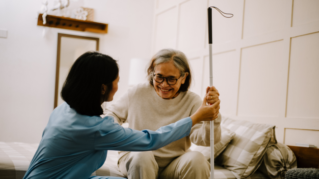 Begini Cara memberikan Perhatian & Merawat Orangtua Lansia